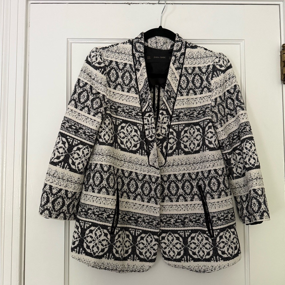 EUC - VINTAGE Zara Blazer - Black and White Patterned size S/M